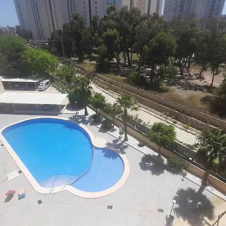 Benidorm Cala Front Line בנידורם